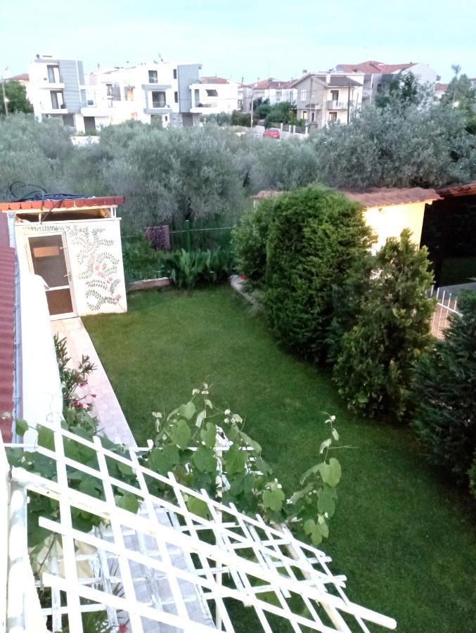 Райский Уголок Nea Moudania Exteriér fotografie